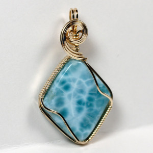 larimar_pendant_in_gold